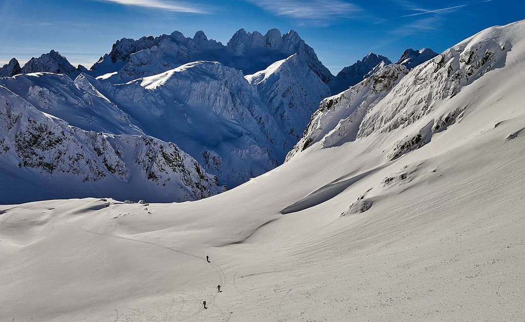 La chaude cuvette d'accès sur fond d'Aiguilles d'Argentière...