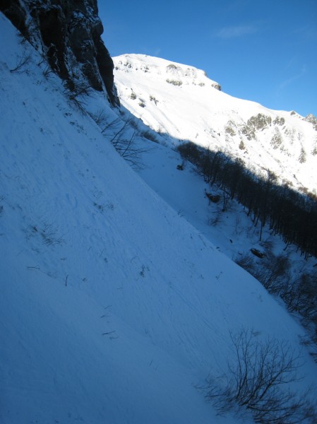 #2 Puy de Cacadogne : Face S, en remontant le couloir du Moine Puy de Cacadogne : Face S, en remontant le couloir du Moine