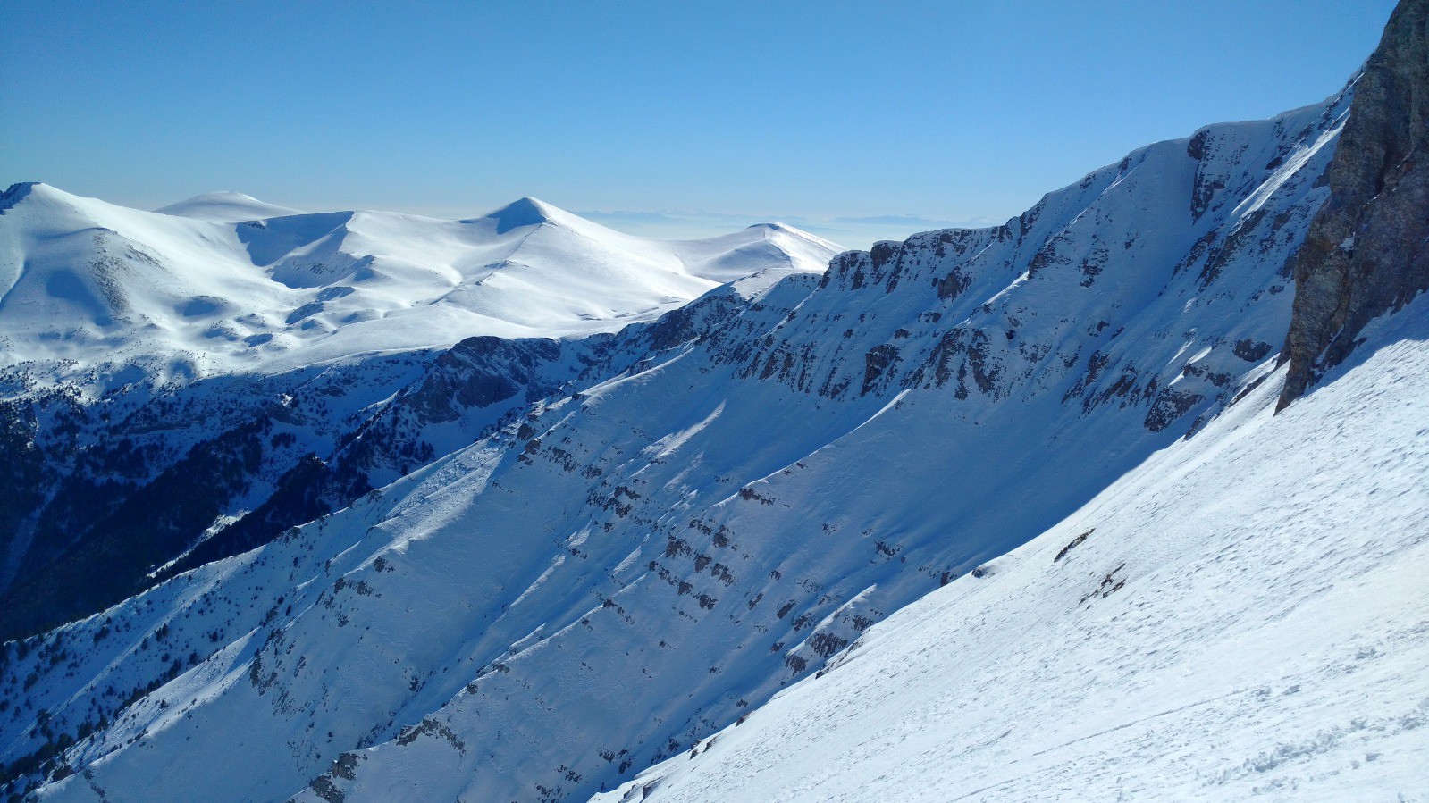 J3 Olympe : sortie du couloir,  les sommets Sud derrière