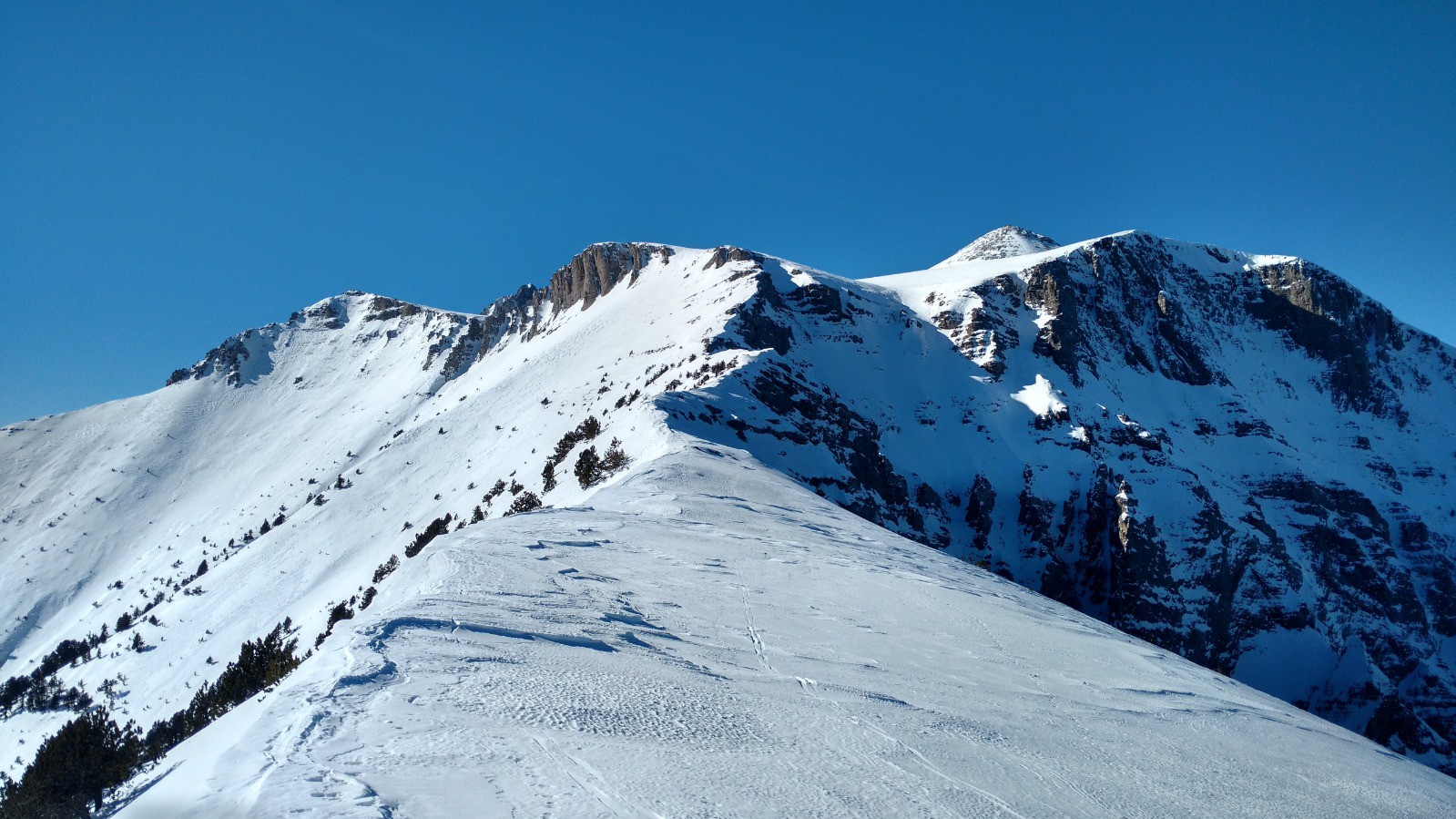 J3 Olympe : une traversée de croupe/arête avant le plateau des Muses