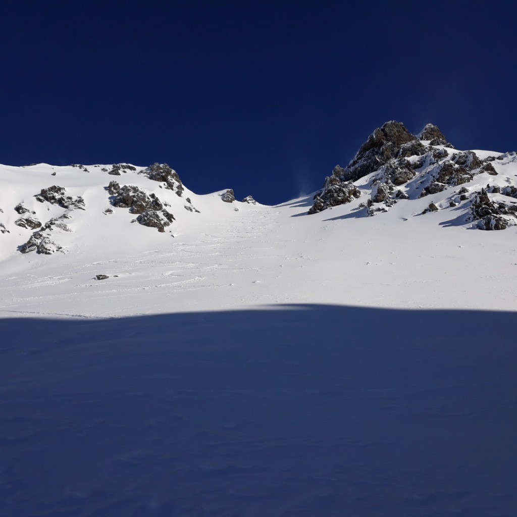 On ne voit pas très bien nos traces de descente mais neige correcte sous Jas Bralard