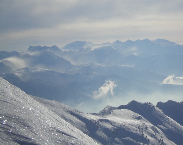 #4 Pécloz : Chasse-neige sur les crêtes de Belledonne. Pécloz : Chasse-neige sur les crêtes de Belledonne.