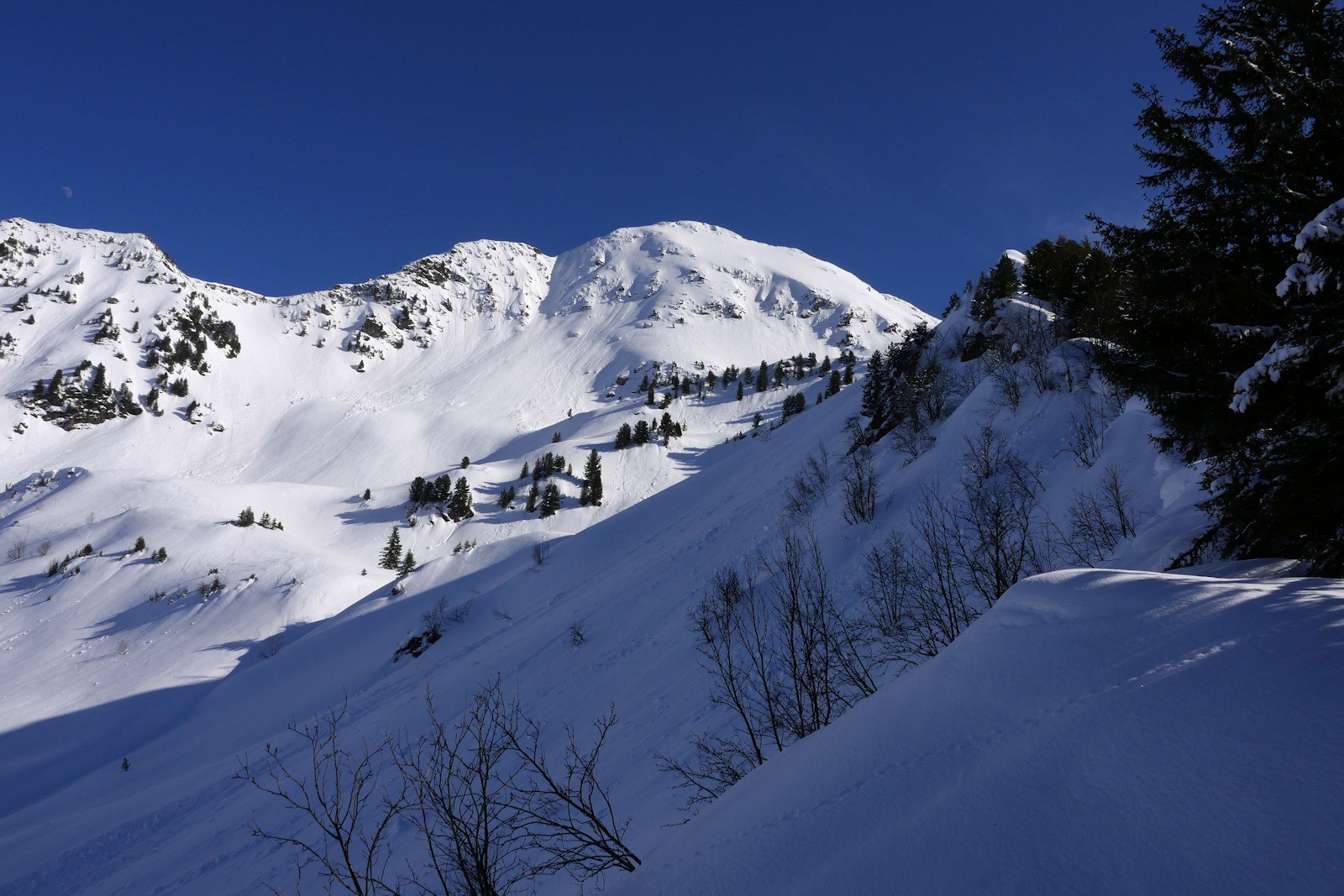 Sous la Dent du Corbeau, à l'amorce de l'ultime descente.