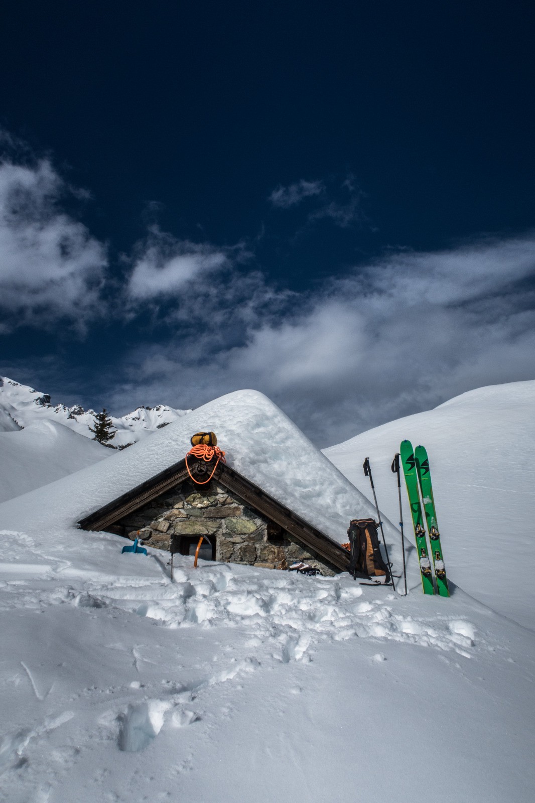 #3 On voit la sonde devant la fenêtre de l On voit la sonde devant la fenêtre de l'étage, il y a du boulot !