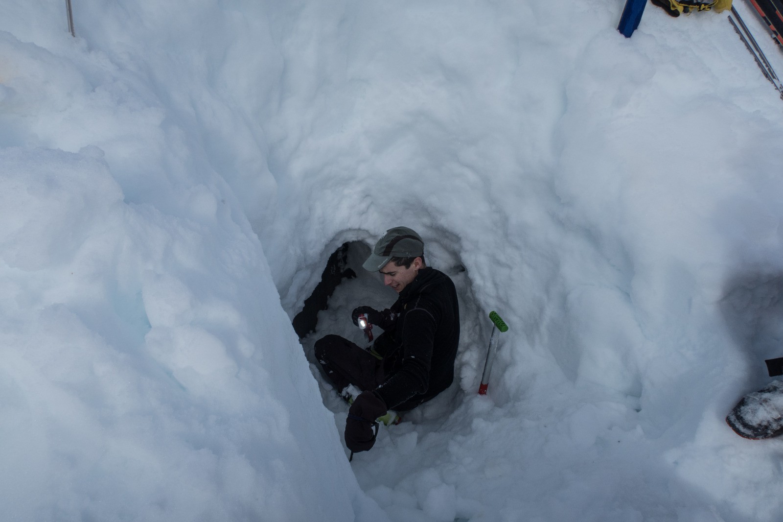 #2 Le trou de la réserve à bois, plus de 3m de profondeur... Le trou de la réserve à bois, plus de 3m de profondeur...