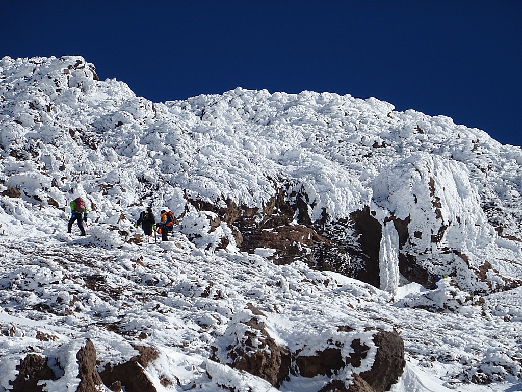 #3 Toujours du givre, et moult alpinistes iraniens sur cette ascension. Toujours du givre, et moult alpinistes iraniens sur cette ascension.
