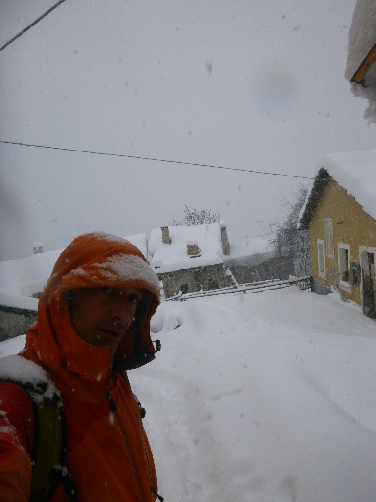 Solomiac, sous la neige, on ski sur la route