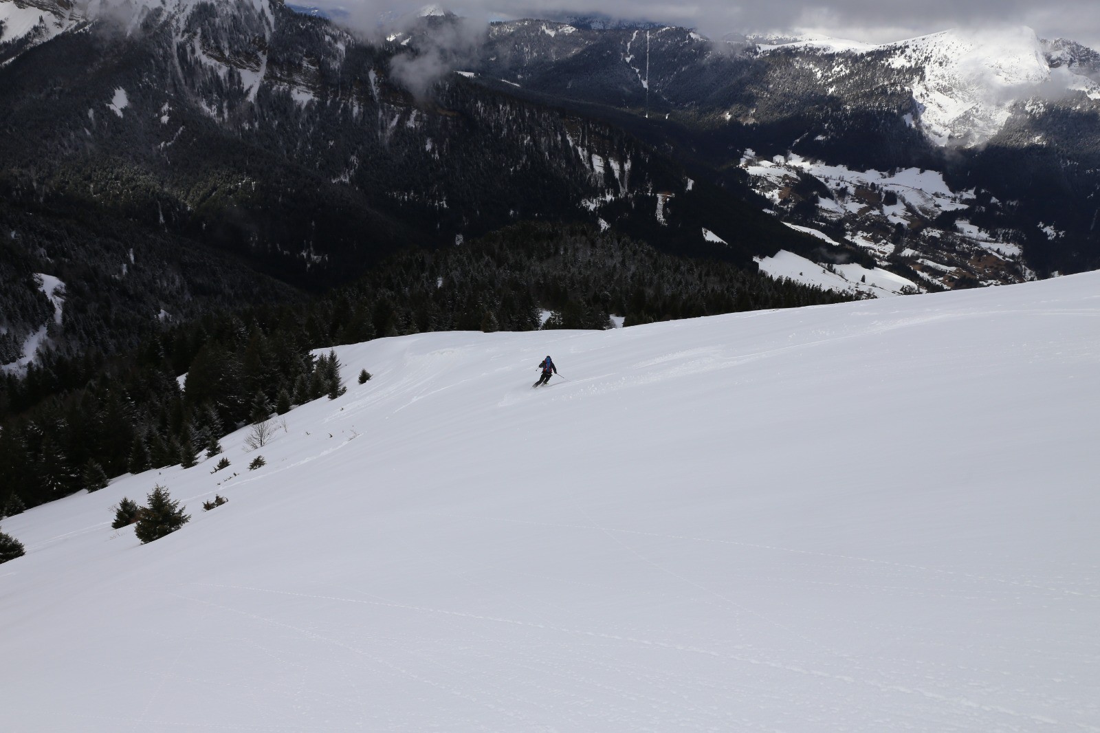 Franz dans le seul coin de bonne neige, en SW de Pravouta