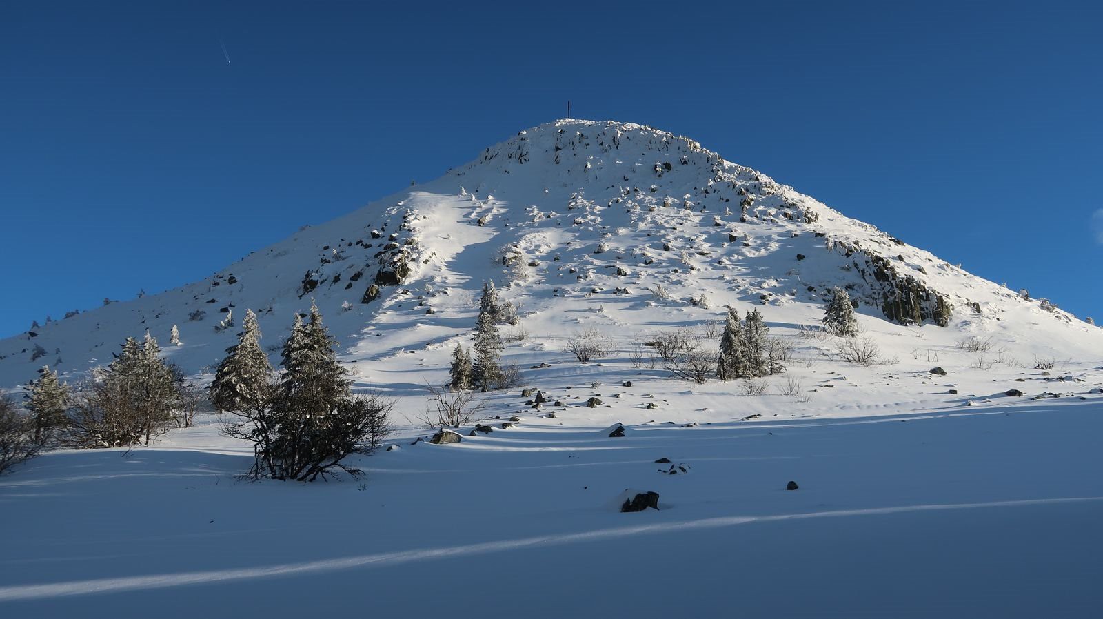 #12 Mézenc, facette nord éclairée Mézenc, facette nord éclairée