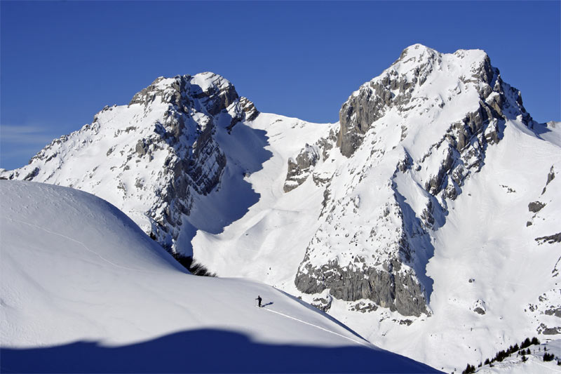 #4 Tête d Tête d'Auferrand : Dans la traversée pour rejoindre la Tête d'Auferrand.
A gauche le Jallouvre à droite pointe Blanche.