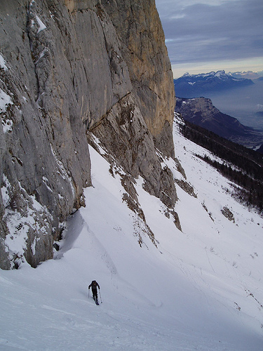 #2 Couloir N : Montée dans le Couloir au pied des falaises du Gerbier Couloir N : Montée dans le Couloir au pied des falaises du Gerbier
