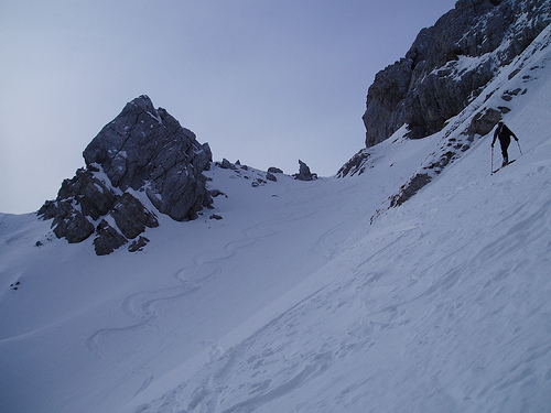 #3 Traces : Dans le haut du Couloir N, les traces de nos prédecesseurs de la veille... ça sent bon la poudre :-P Traces : Dans le haut du Couloir N, les traces de nos prédecesseurs de la veille... ça sent bon la poudre :-P