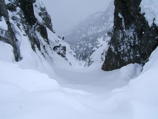 #3 Costa Garbella : Un joli et très pentu couloir donnant sur Trinita, à voir s Costa Garbella : Un joli et très pentu couloir donnant sur Trinita, à voir s'il est possible de le faire? Amis italiens répondez nous?