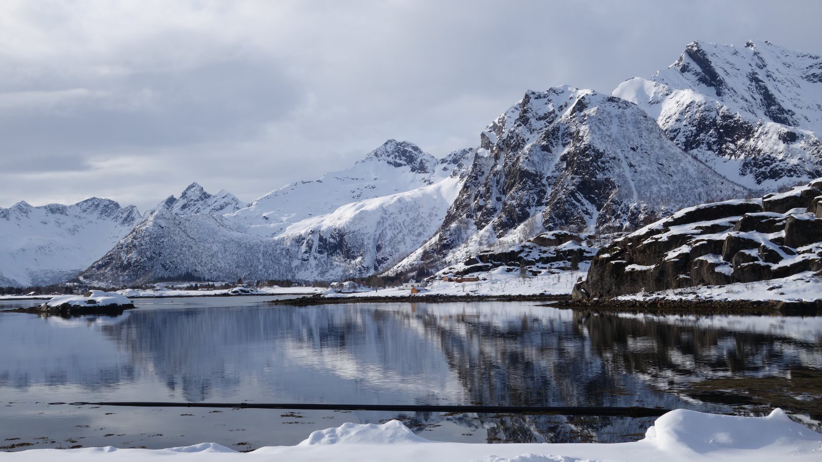 Montagne et fjord