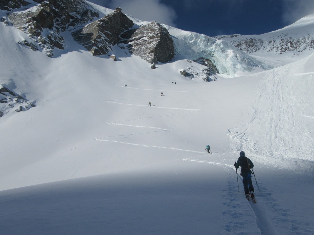 #3 J3: Vers l J3: Vers l'Albaron. Coulée d'un bout de sérac
