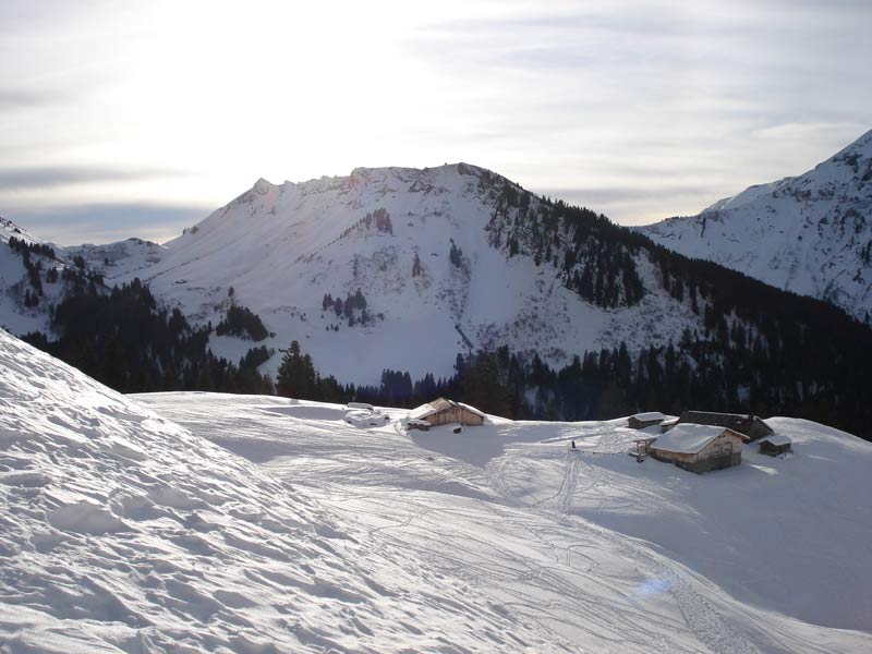 #4 Au-dessus des mines d Au-dessus des mines d'or : Les chalets qui se trouvent au-dessus des mines d'or.