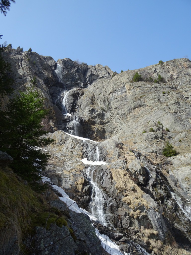 #37 Cascade de froide pisse. Cascade de froide pisse.