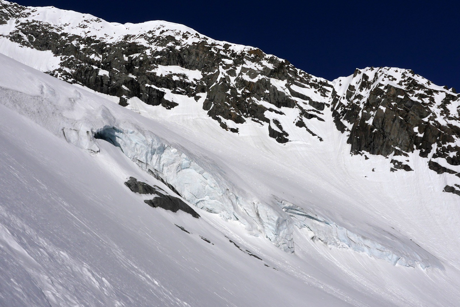 Sérac vers 3050 m, le seul attribut de glacier visible aujourd'hui.