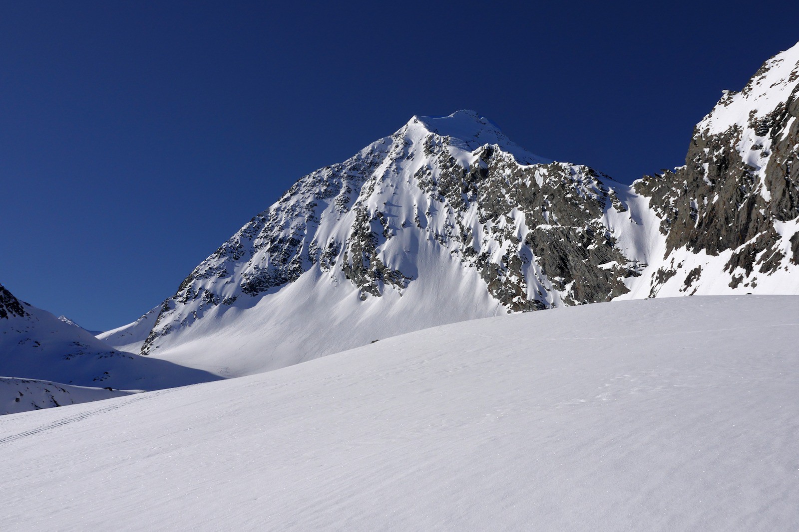 #6 Aux abords du col, le Grand bec apparaît. Aux abords du col, le Grand bec apparaît.