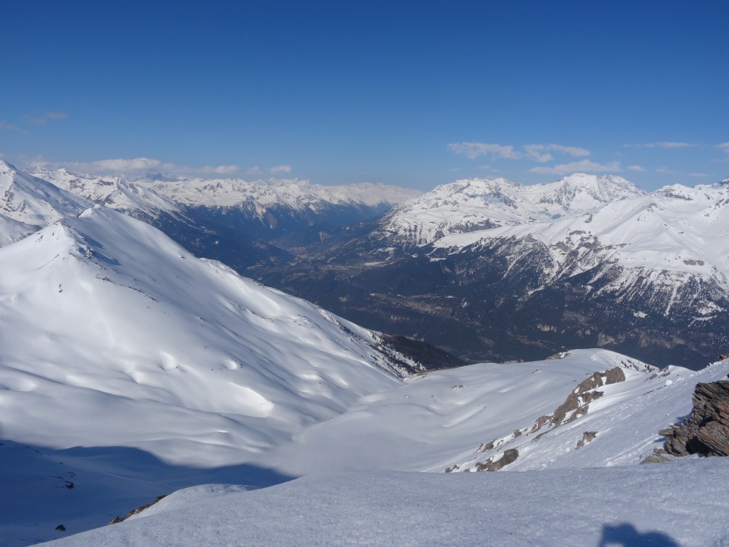 #2 Du col tout près de la Pointe de Cugne vue sur le Mont Froid et la vallée de la Maurienne Du col tout près de la Pointe de Cugne vue sur le Mont Froid et la vallée de la Maurienne