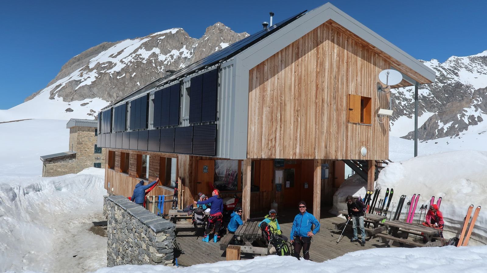 #68 Refuge du Col de la Vanoise Refuge du Col de la Vanoise