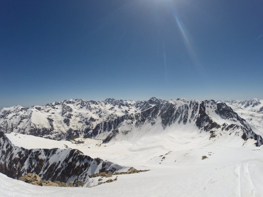 panorama au sommet, effort récompensé, solitude complète