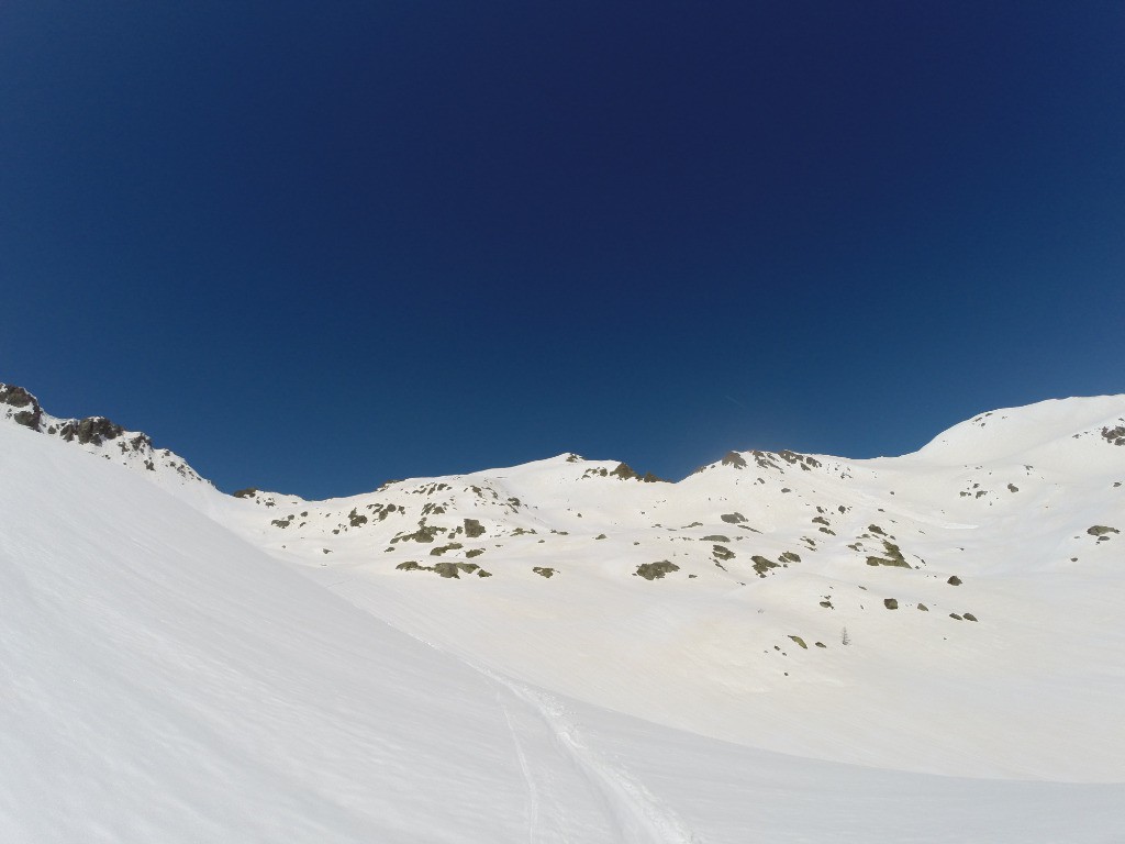 le sommet, depuis les lacs d'Aver. Les conditions de neige n'ont pas permis de skier certaines belles pentes