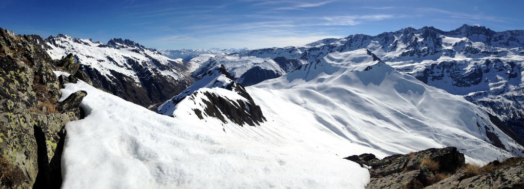 #4 Vue depuis le sommet vers le barrage de Grand Maisson et l Vue depuis le sommet vers le barrage de Grand Maisson et l'Étendard