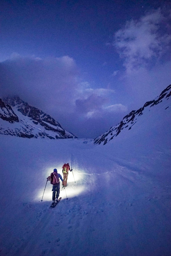 #1 Un vent à décorner tout ce qui se présente nous accueille sur le glacier ... ça se complique Un vent à décorner tout ce qui se présente nous accueille sur le glacier ... ça se complique