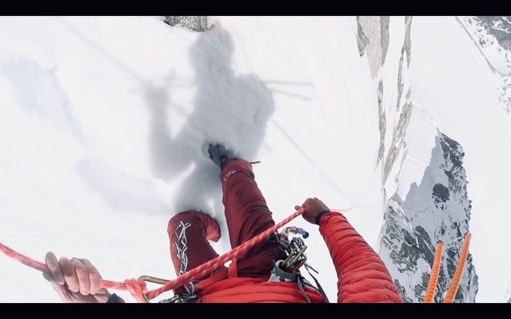 #10 1er rappel pour rejoindre l 1er rappel pour rejoindre l'épaule en rive gauche du Lagarde direct.