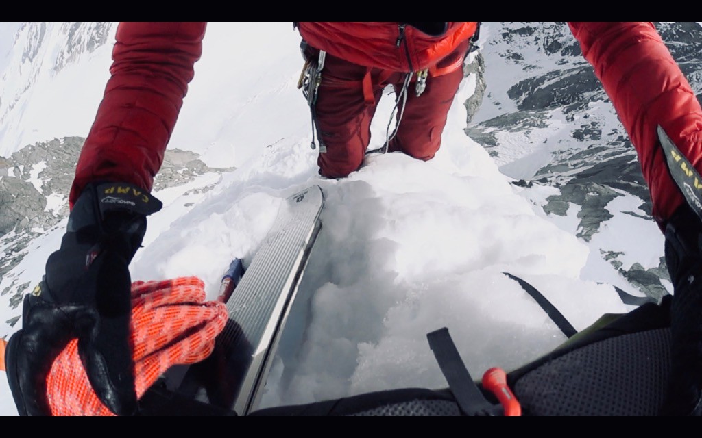 #7 Après le 3ème rappel, j Après le 3ème rappel, j'ai rejoint le 2ème éperon de la traversée, je m'arrête remettre les skis ...