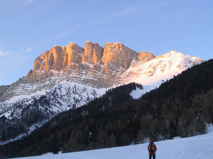 #1 Le jour se lève sur le Veymont : Des traces sur la pyramide sous l Le jour se lève sur le Veymont : Des traces sur la pyramide sous l'antécime incite à passer là et pourtant ....