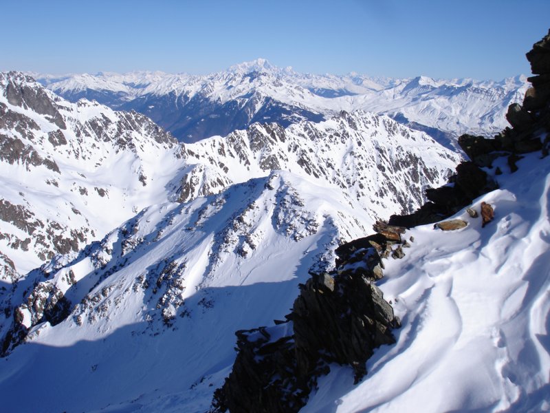De l'arêt sommitale : vue vers le Mont Blanc