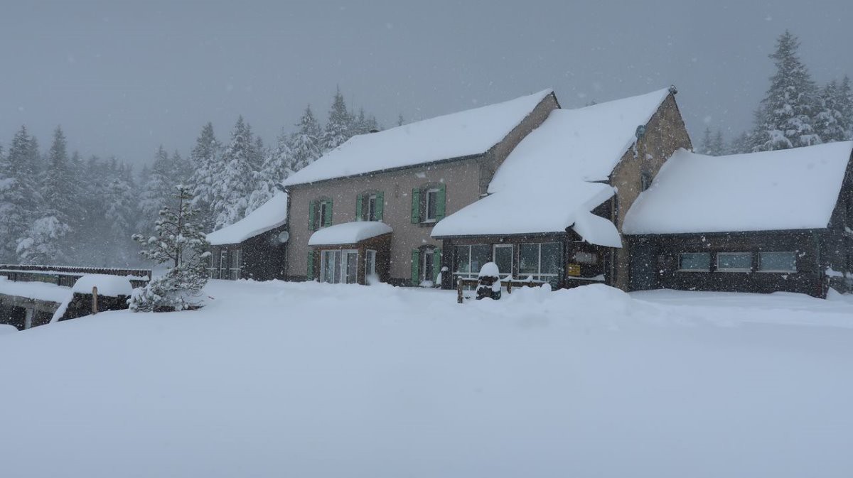 Maison forestière, rideau de neige