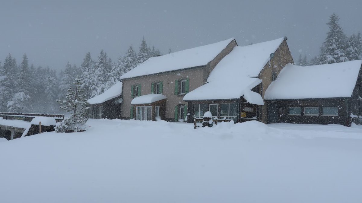 #12 Maison forestière, rideau de neige Maison forestière, rideau de neige