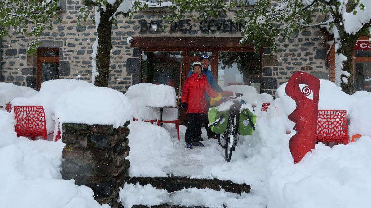 #15 Chantal et Pierre en route pour l Chantal et Pierre en route pour l'Albanie! Bravo à eux