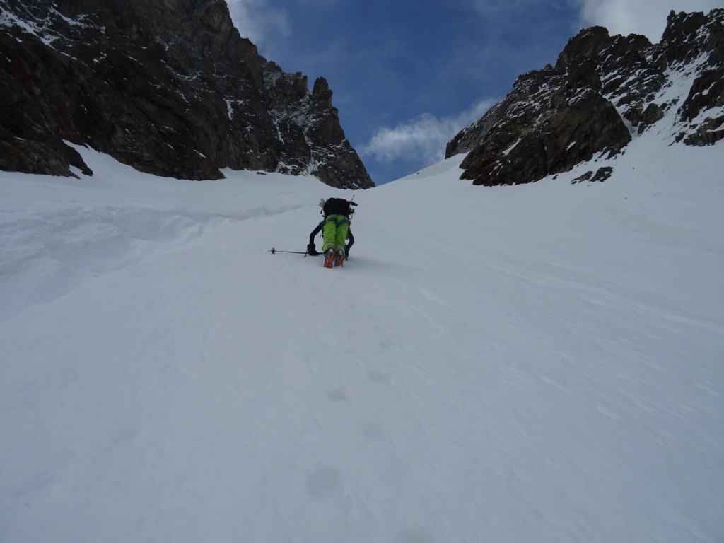 #14 On longe la goulotte centrale On longe la goulotte centrale