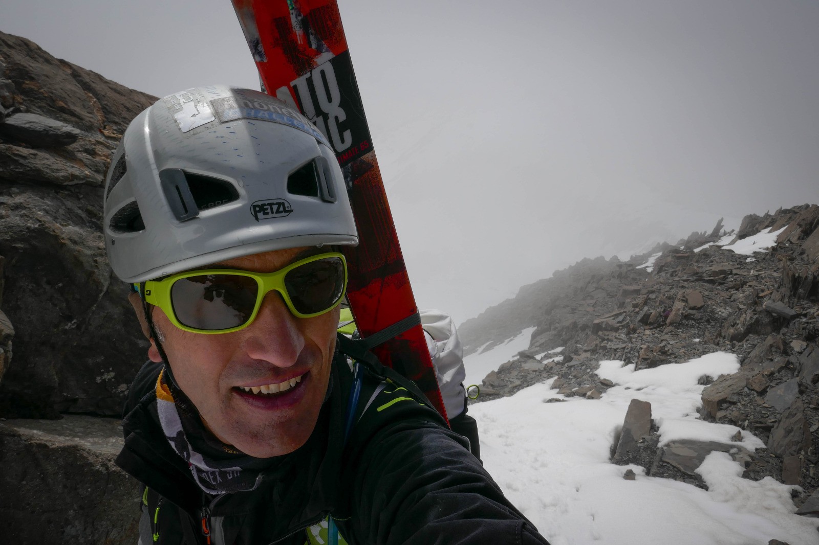 #12 Dans le couloir SE : bien peu de neige, et pourrie... Dans le couloir SE : bien peu de neige, et pourrie...