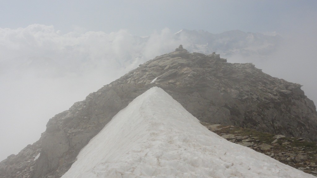 #2 Le soleil arrive quelques instants au sommet Le soleil arrive quelques instants au sommet