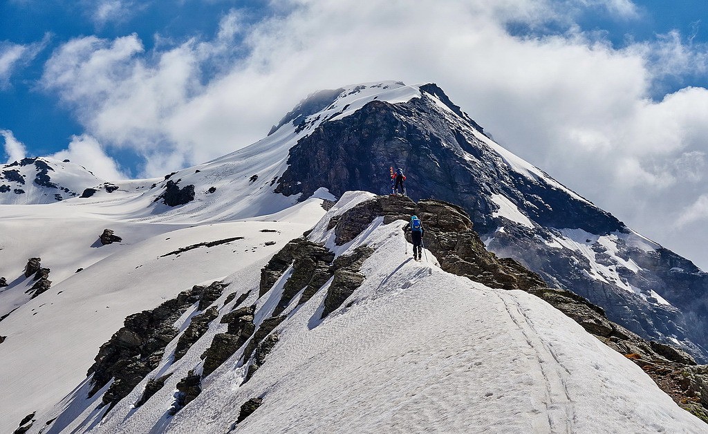#14 Traversée des crêtes sur fond de Ferrand... Traversée des crêtes sur fond de Ferrand...