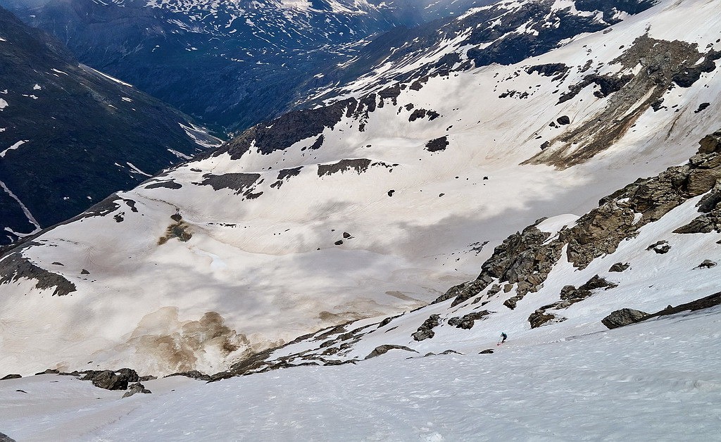 #28 AlexLio en contrebas, ça plonge et ça louvoie entre les rochers... AlexLio en contrebas, ça plonge et ça louvoie entre les rochers...