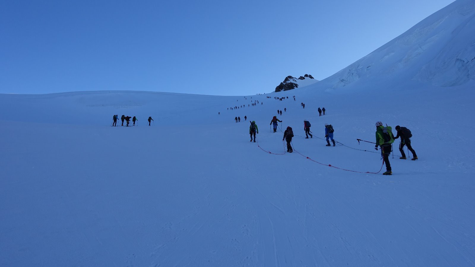 #10 Il y a vraiment foule ce dimanche Il y a vraiment foule ce dimanche
