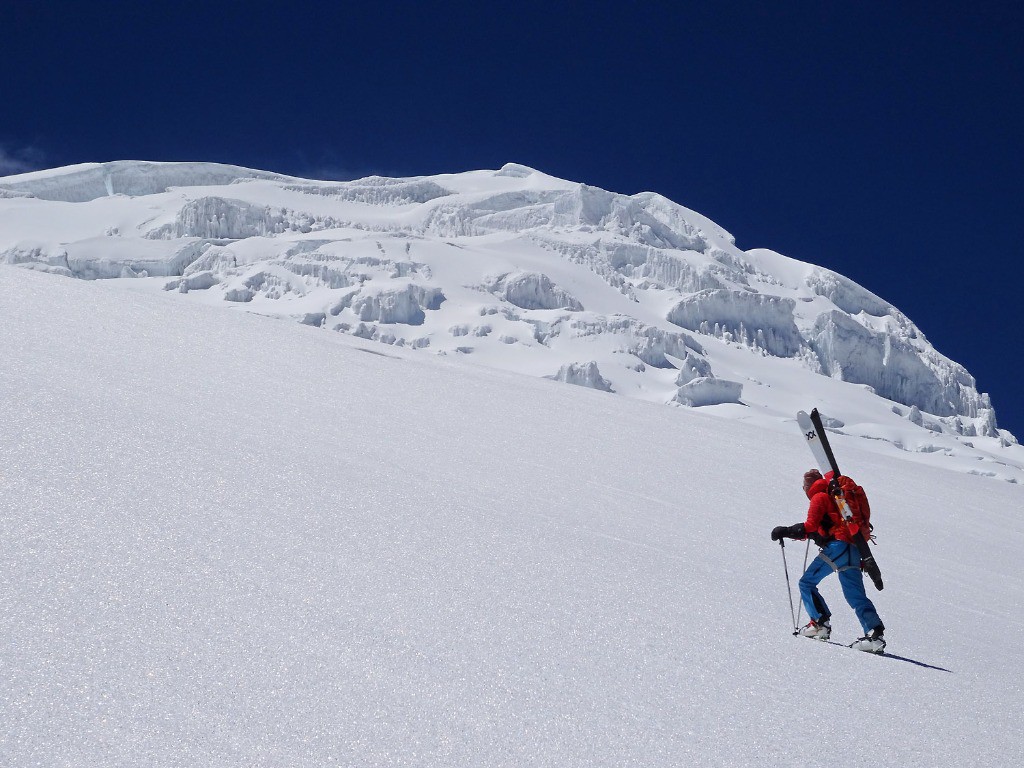 #1 Sommet bien crevassé en vue Sommet bien crevassé en vue