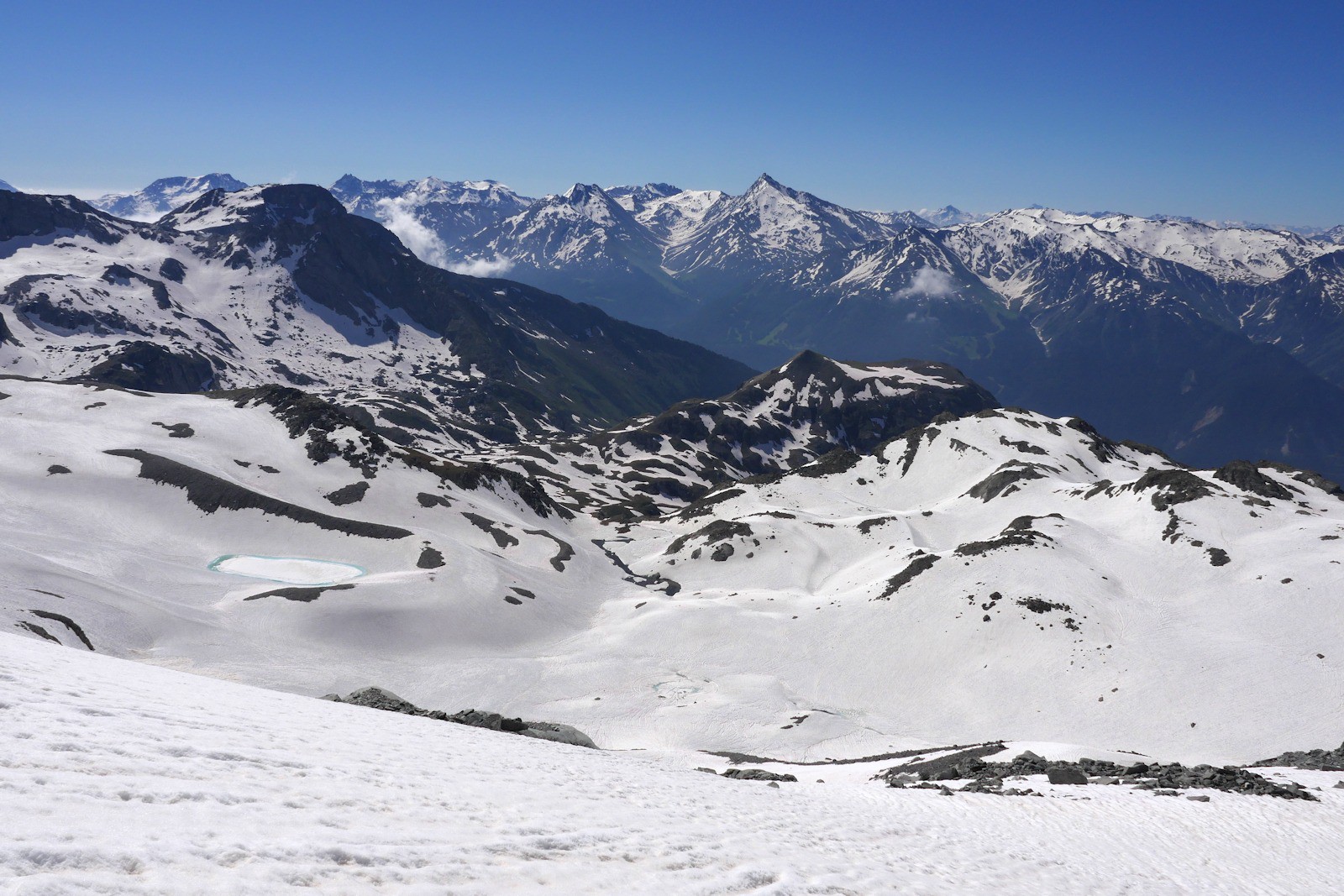 #11 Vue vers le Sud sur quelques sommets Mauriennais. Vue vers le Sud sur quelques sommets Mauriennais.