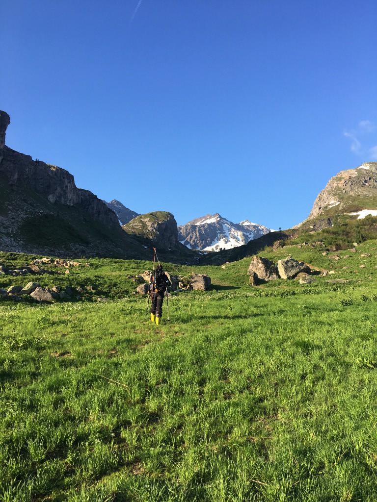 #1 Au départ . Le sommet est tout au fond à gauche Au départ . Le sommet est tout au fond à gauche