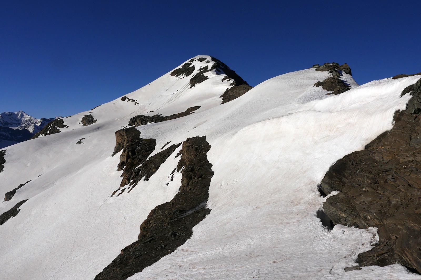 #5 Versant est, encore bien dur, mais Ski correct au départ. Versant est, encore bien dur, mais Ski correct au départ.