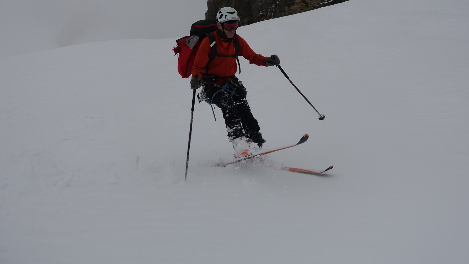 David apprécie cette neige physique à skier