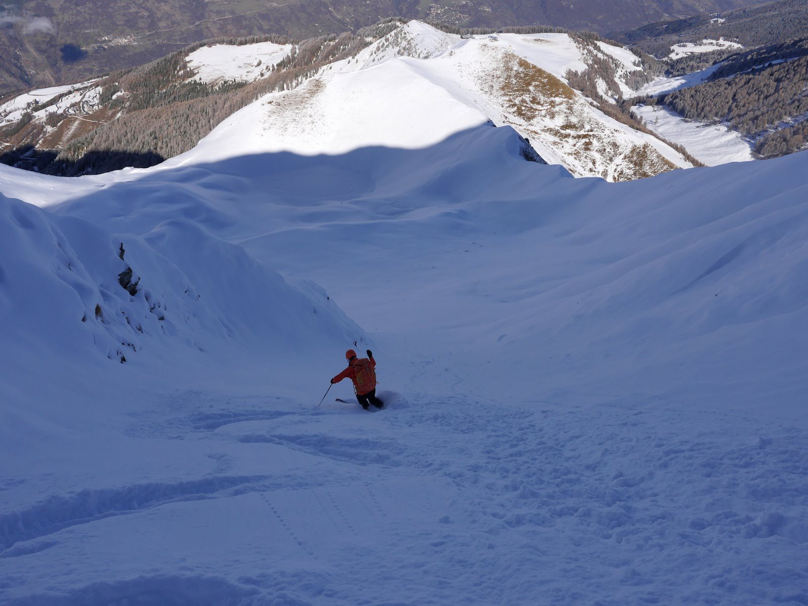 #15 Quelques petites coulées superficielles qui partent sous les skis. Quelques petites coulées superficielles qui partent sous les skis.