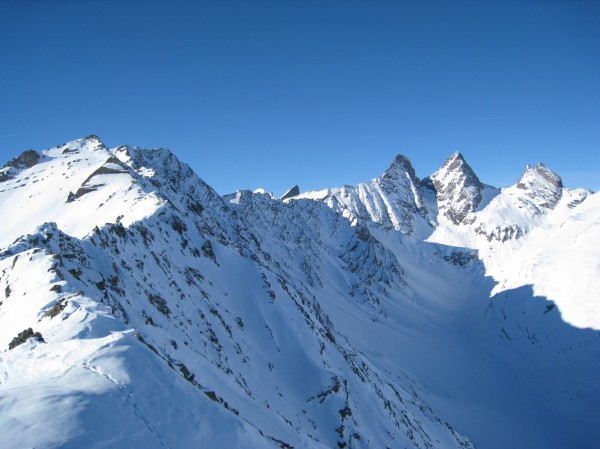 Arves : Combe des Aiguilles et le versant Nord de l'Aiguille d'Argentière.