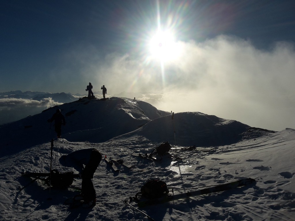 Y a toujours du monde au grand Mont même par conditions pourries! Pas de photo de la descente: trop froid!
